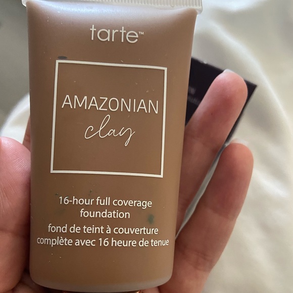 Tarte Amazonian Clay Foundation - Deep Neutral - Picture 3 of 4